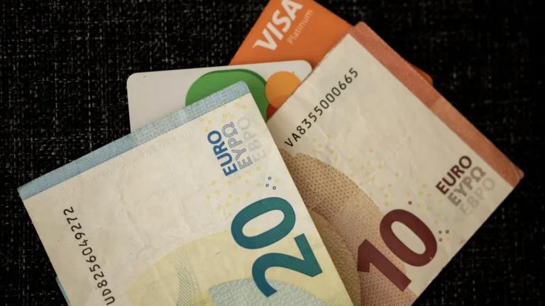 Cómo ahorrar 300 euros al mes sin notarlo