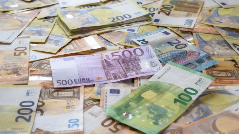 Cómo ahorrar 300 euros al mes sin notarlo