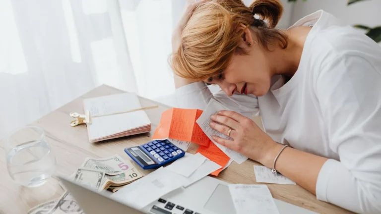 Errores financieros que te cuestan miles al año